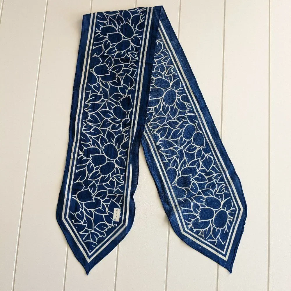 Vintage Eva MT Scarf - Blue and white tulips pattern - Narrow